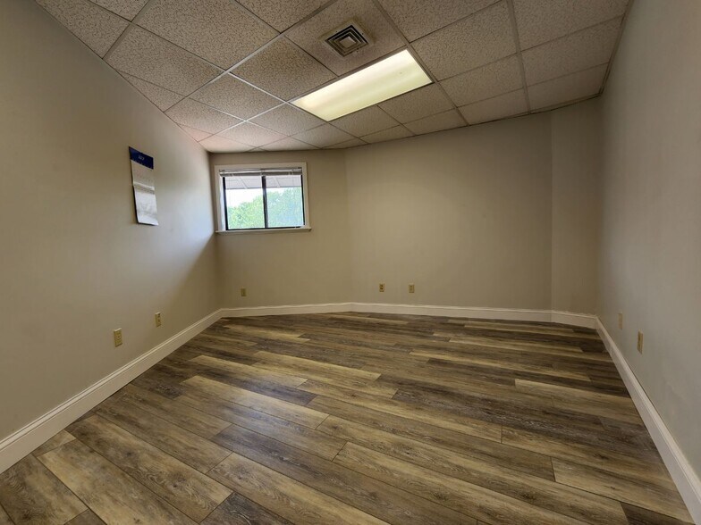 More Photos Of 1006 S Main St, Plantsville Office For Lease
