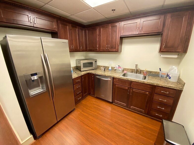More Photos Of 5292 Oakdale Rd SE, Smyrna Flex For Sale