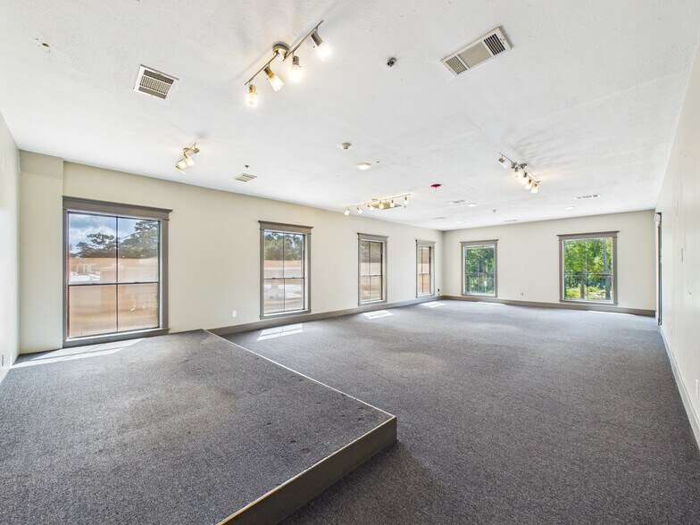 More Photos Of 25222 Glen Loch Dr, Spring Coworking Space