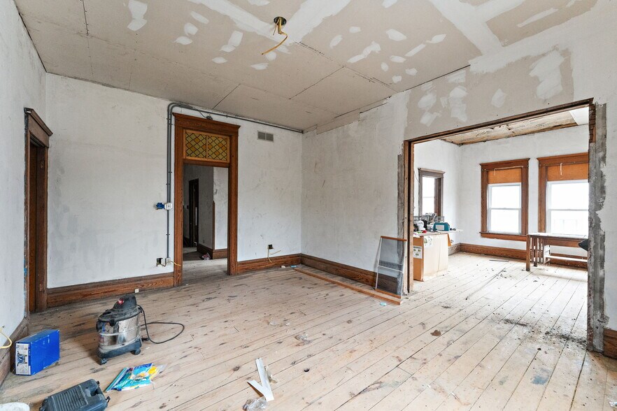 More Photos Of 10 N Bierma St, Wheatfield Bar For Sale