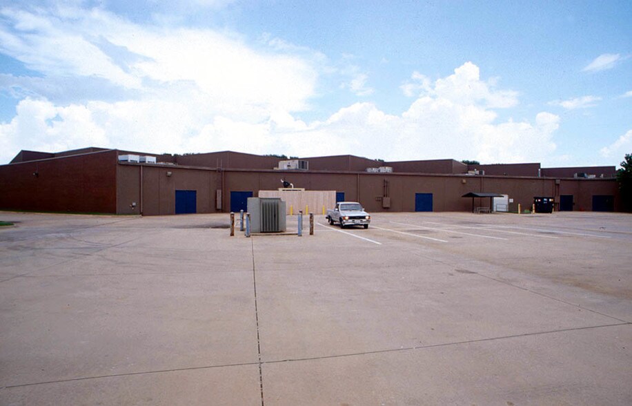 More Photos Of 1101 Resource Dr, Plano Showroom For Lease