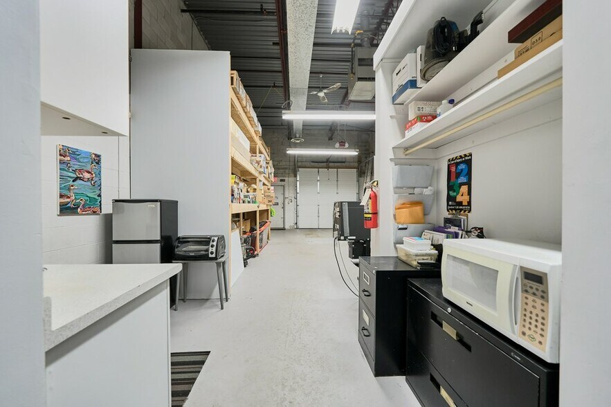 More Photos Of 676 Monarch Ave, Ajax Showroom For Sale