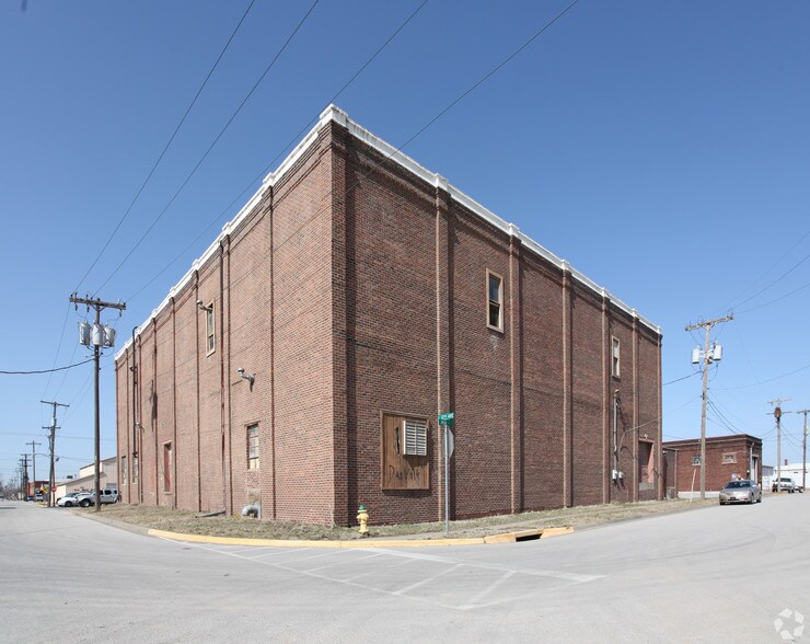 More Photos Of 1208 Iron St, North Kansas City Warehouse For Sale
