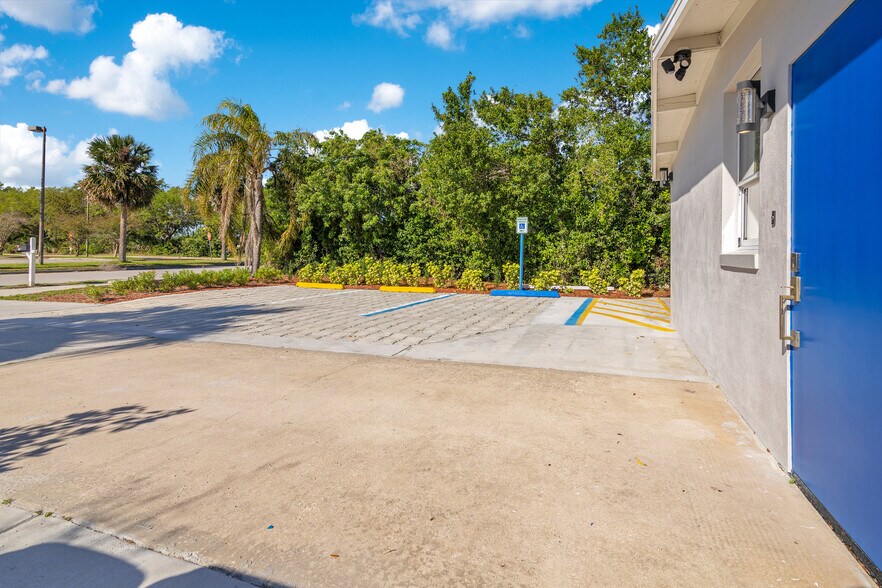 More Photos Of 4749 Hargrave St, Orlando Medical For Lease