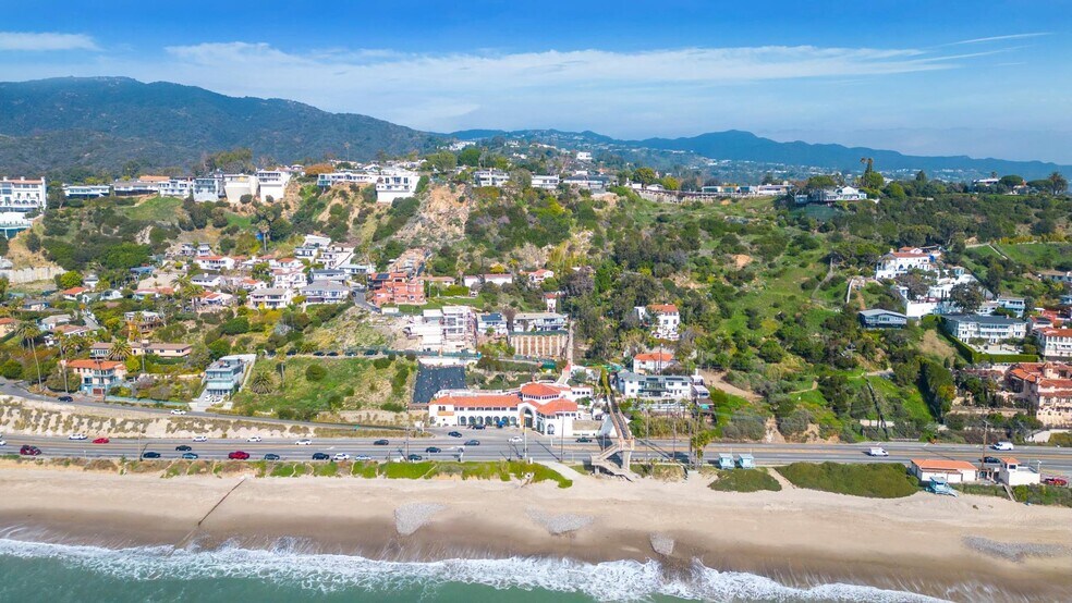 More Photos Of 17575 Pacific Coast Hwy, Pacific Palisades Loft Creative Space For Lease