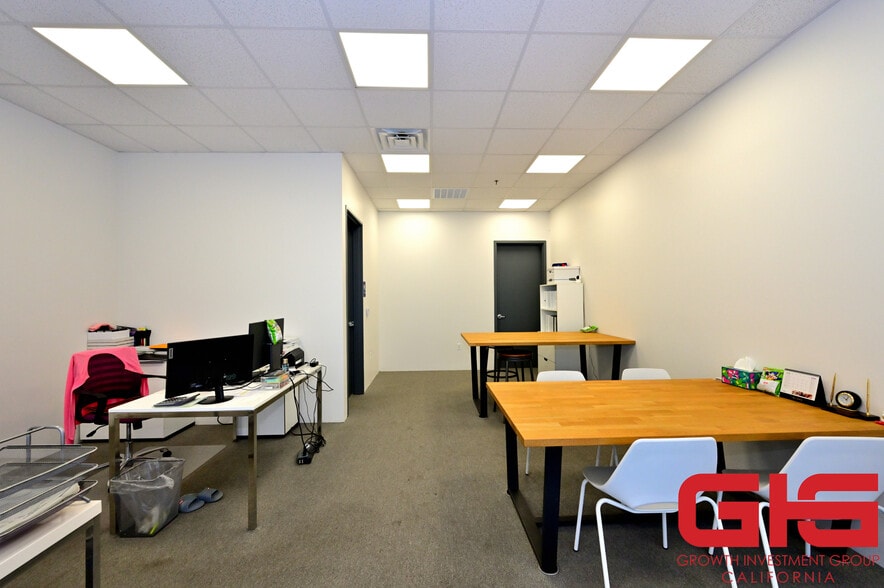 More Photos Of 238-256 W Chestnut Ave, Monrovia Warehouse For Sale