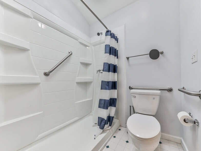 More Photos Of 3605 Shallowford Rd, Marietta Healthcare For Sale