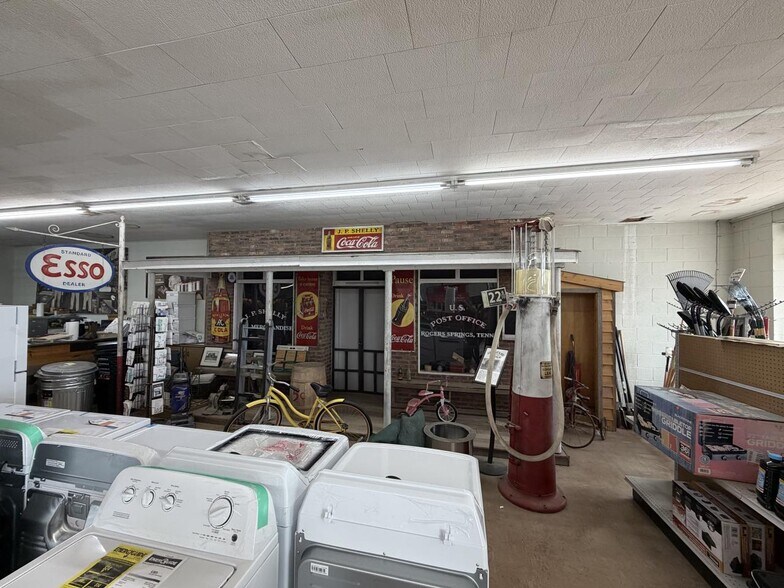 More Photos Of 114 Dogwood Ave, Middleton Auto Repair For Sale