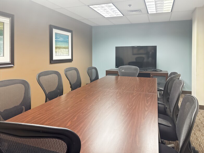 More Photos Of 1715 Indian Wood Cir, Maumee Coworking Space