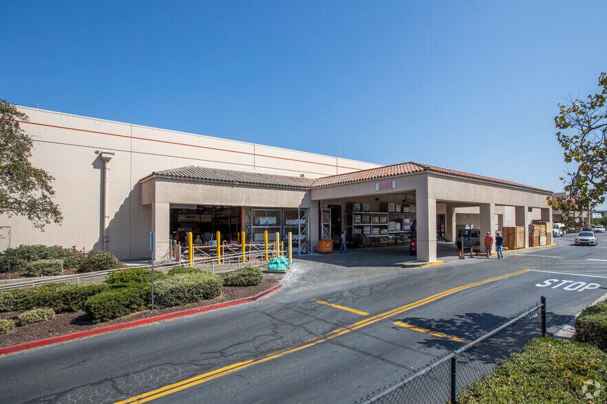 More Photos Of 525-695 Saturn Blvd, San Diego Unknown For Lease