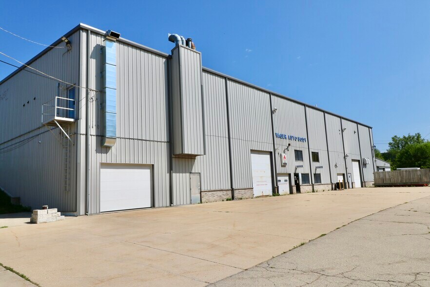 More Photos Of 4478-4488 Dodge St, Dubuque General Retail For Sale