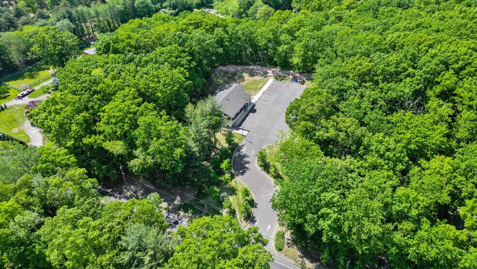 More Photos Of 352 Monmouth Rd, Millstone Township Office For Lease