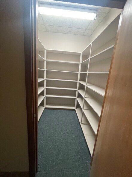 More Photos Of 4355 Centergate St, San Antonio Light Distribution For Lease