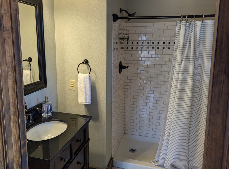 More Photos Of 70 Dogwood Rdg, Eureka Springs Hotel For Sale