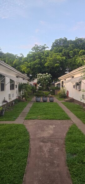 More Photos Of 1933 Dewey St, Hollywood Apartments For Sale