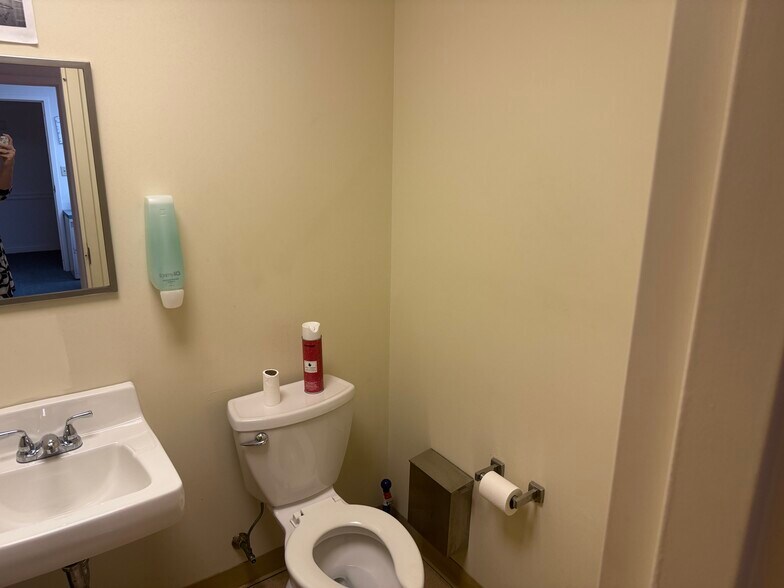 More Photos Of 63 Shaker Rd, Albany Medical For Sale