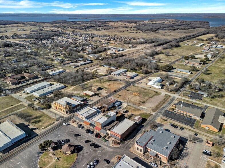 More Photos Of 106 W Main St, Pilot Point Storefront For Sale