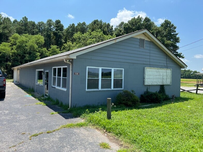 More Photos Of 15242 General Puller Hwy, Deltaville Freestanding For Sale