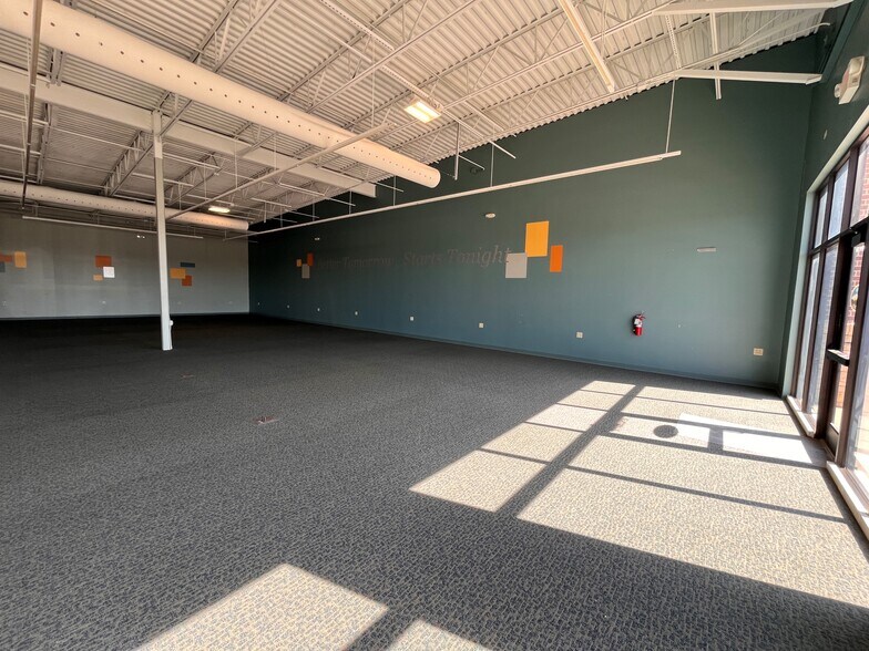 More Photos Of 10120-10240 W 29th St N, Wichita General Retail For Lease