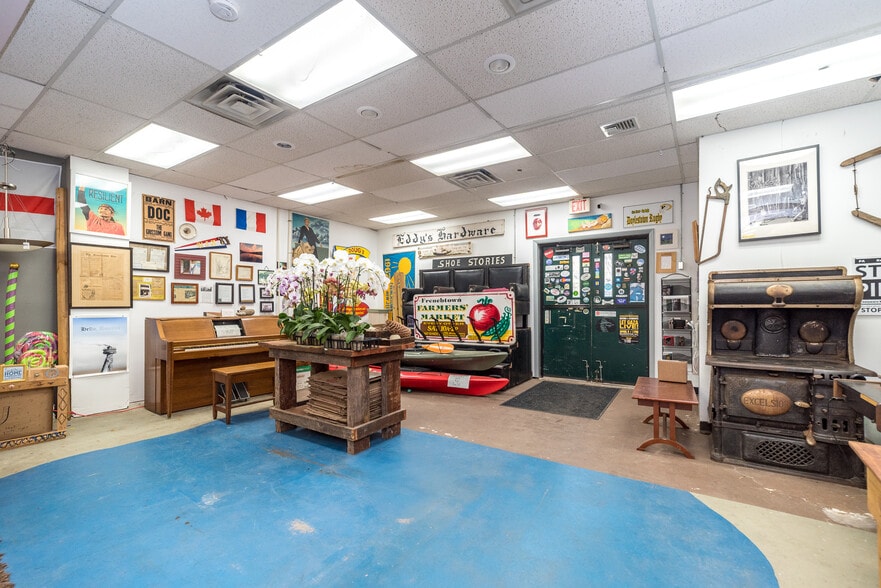 More Photos Of 9 Kingwood Ave, Frenchtown General Retail For Lease