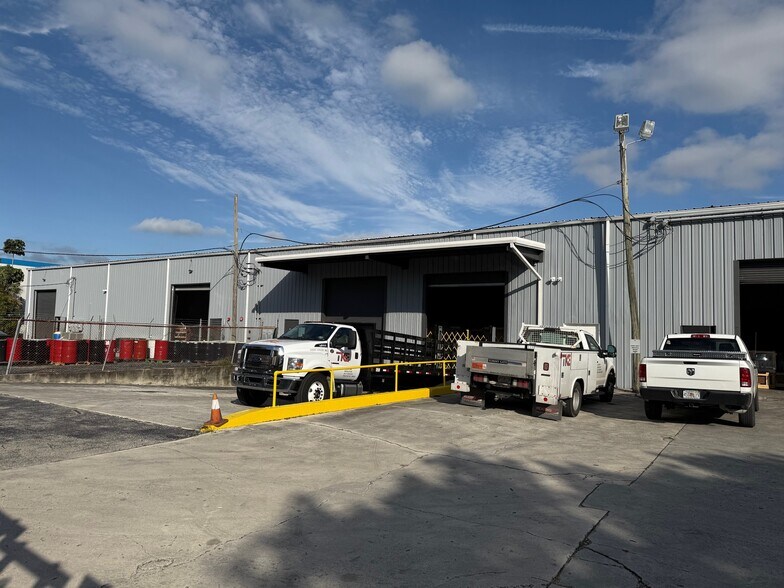 More Photos Of 7567-7575 Central Industrial Dr, Riviera Beach Warehouse For Lease