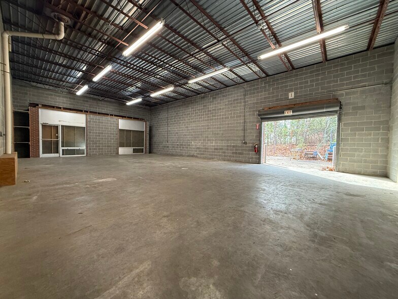 More Photos Of 150 Southmoore Ave, Aberdeen Warehouse For Lease