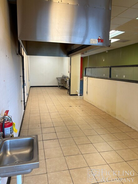 More Photos Of 120 Tom Hill Sr. Blvd, Macon-Bibb Freestanding For Lease