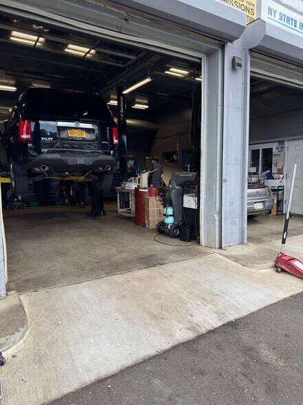 More Photos Of 267 Portion Rd, Ronkonkoma Auto Repair For Sale