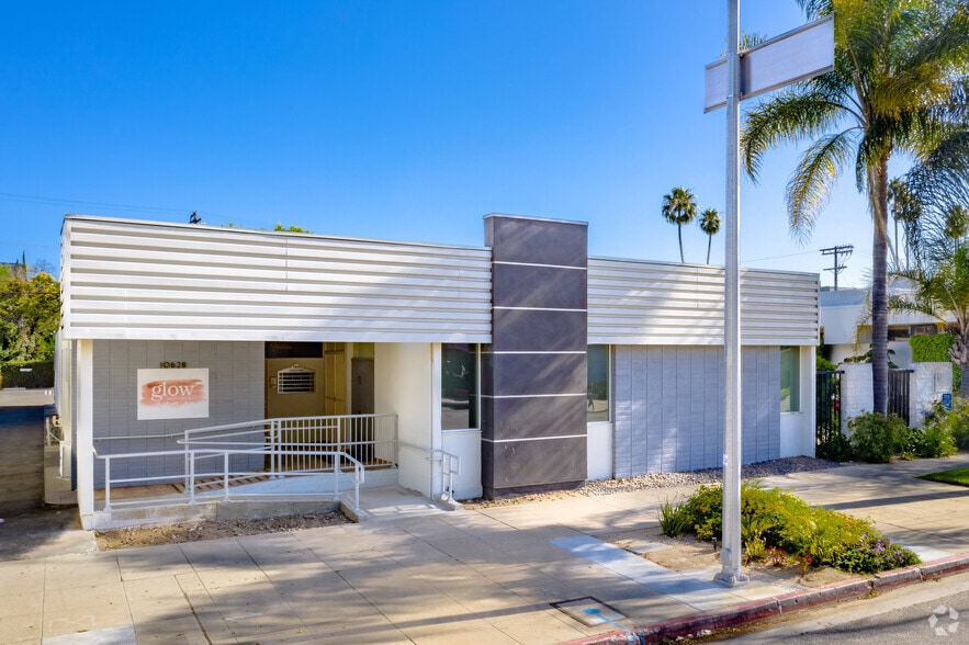Primary Photo Of 10628 Riverside Dr, Toluca Lake Medical For Lease
