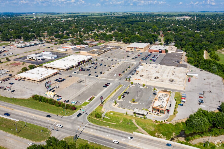 More Photos Of 564 SE Washington Blvd, Bartlesville Freestanding For Lease