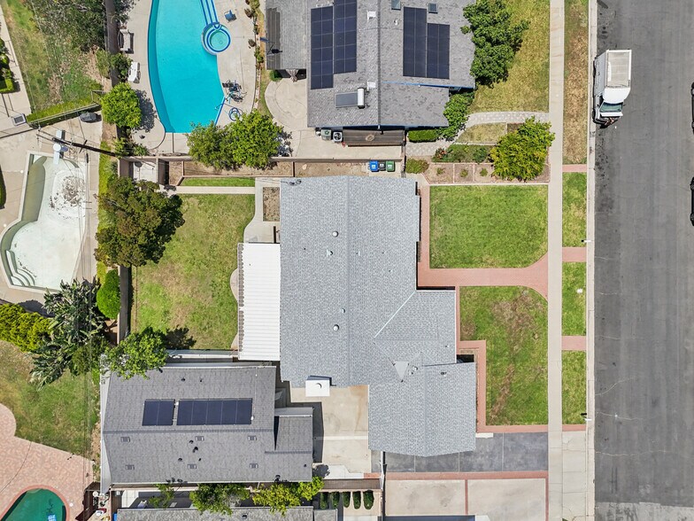 More Photos Of 17148 Stare St, Northridge Apartments For Sale