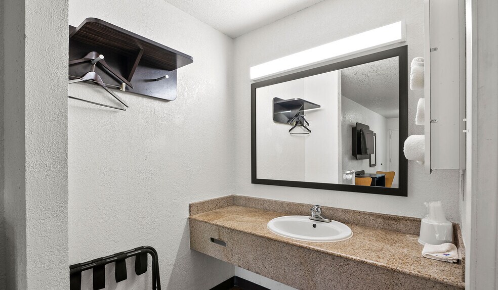 More Photos Of 15725 Bammel Village Dr, Houston Hotel For Sale