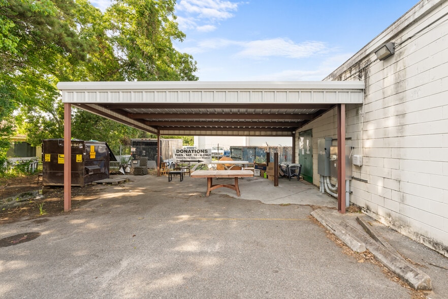 More Photos Of 6 Television Cir, Savannah Freestanding For Lease