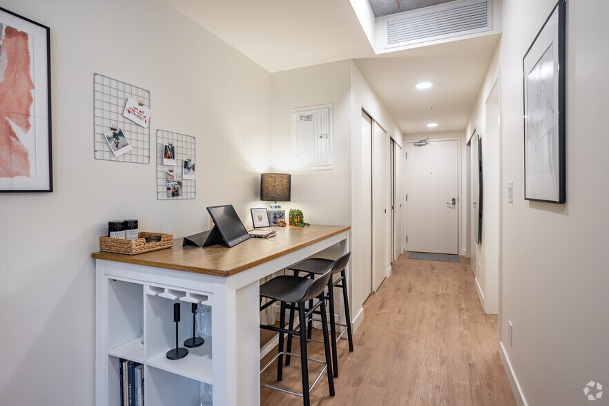 More Photos Of 12322 102 Av NW, Edmonton Apartments For Lease