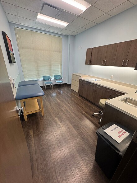 More Photos Of 2570 Justin Rd, Highland Village Unknown For Lease