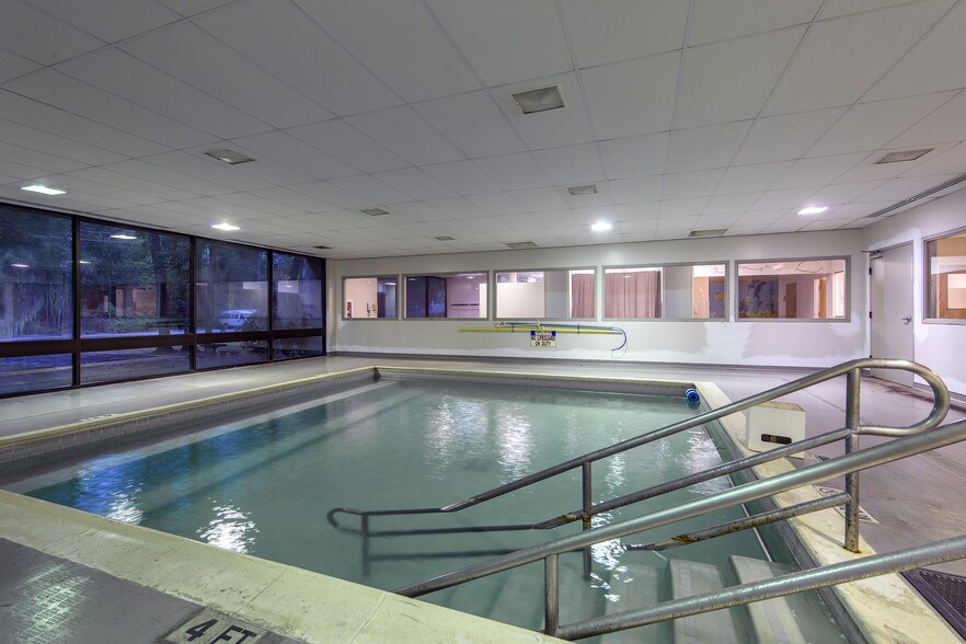 More Photos Of 17506 Red Oak Dr, Houston Hospital For Lease