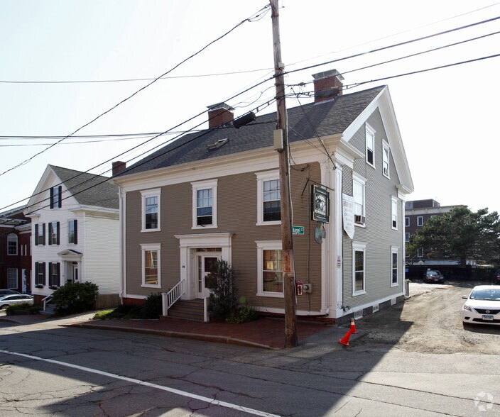 More Photos Of 110 Chapel St, Portsmouth Office For Lease