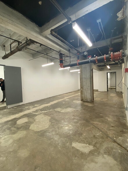 More Photos Of 901 E 31st St, Los Angeles Manufacturing For Lease