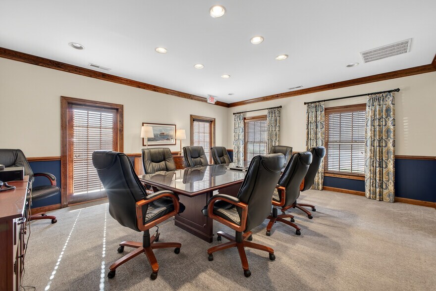 More Photos Of 5 Hawthorne Park Ct, Greenville Office For Sale
