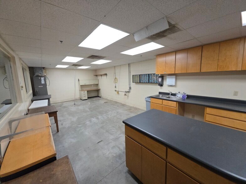 More Photos Of 600 S Railroad Ave, Kings Mountain Warehouse For Lease