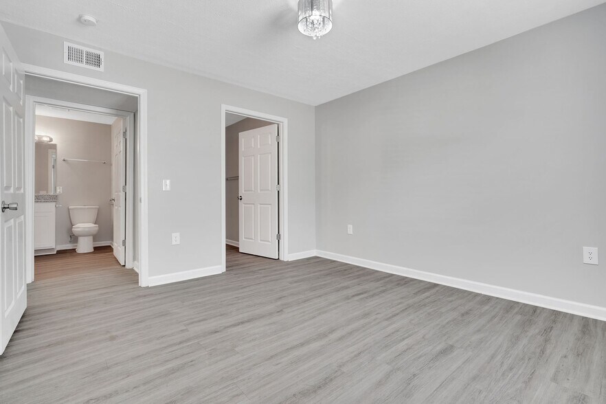 More Photos Of 3130 Saint Anthony Gardens Dr, Louisville Apartments For Sale