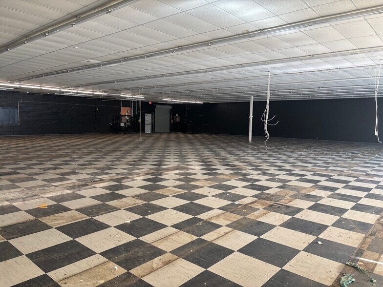 More Photos Of 2639 W Meighan Blvd, Gadsden Freestanding For Lease