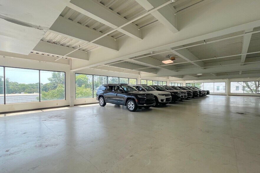 More Photos Of 430 Tunxis Hill Rd, Fairfield Warehouse For Sale