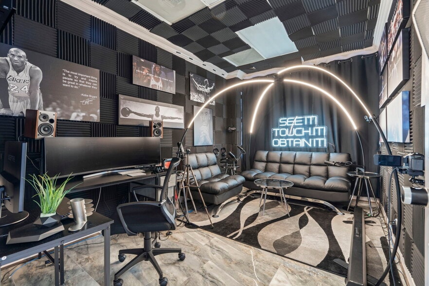 More Photos Of 25010 Oakhurst Dr, Spring Medical For Sale