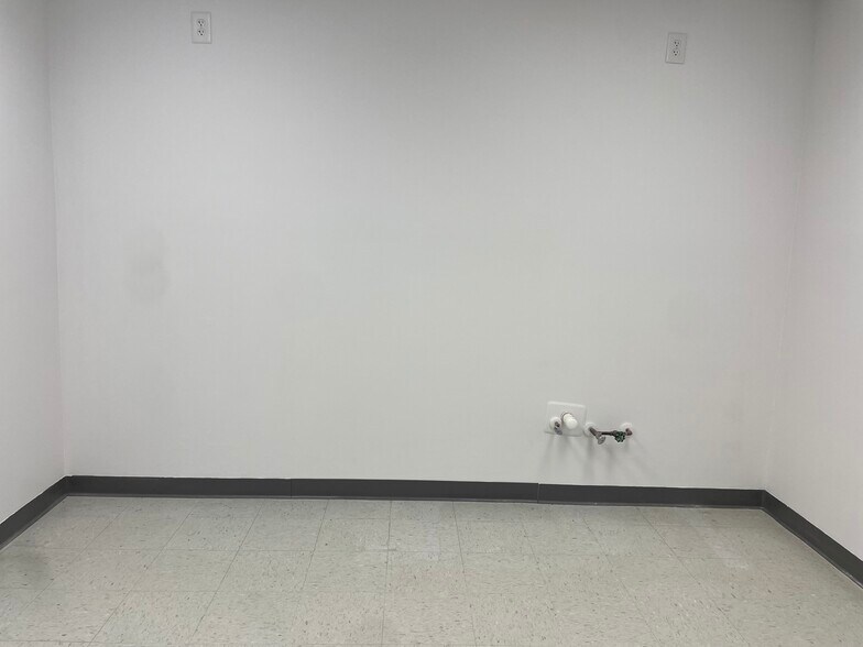 More Photos Of 2141 Eastview Pky, Conyers Office For Sale