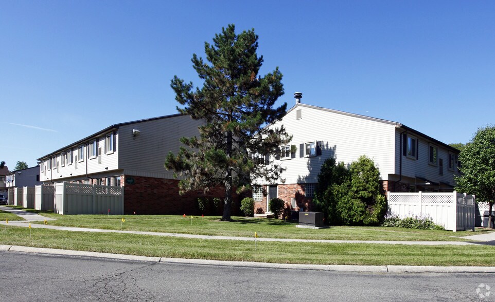 More Photos Of 24949 Mayfair Dr, Flat Rock Apartments For Sale