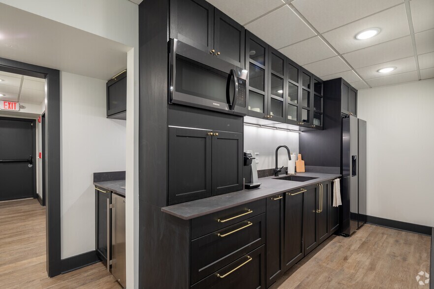 More Photos Of 4007 Delaware Ave, Nashville Office For Lease