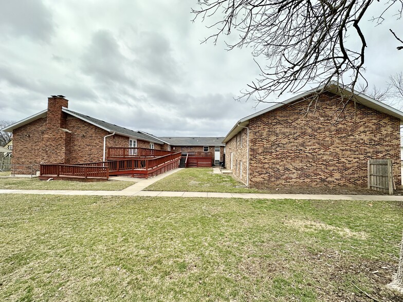 More Photos Of 1001 S Davis St, Kirksville Sorority Fraternity House For Sale