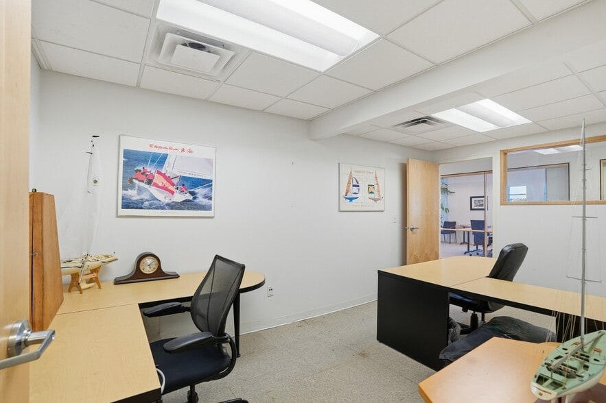 More Photos Of 19 John Clarke Rd, Middletown Office For Sale
