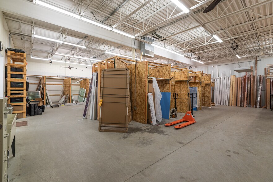 More Photos Of 2120 Hauser St, La Crosse Warehouse For Sale